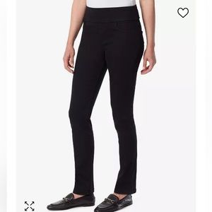 Gloria Vanderbilt | Black pull on style stretch skinny jeans size 8